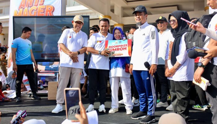 Ribuan Warga Bone Ikuti Jalan Sehat Anti Mager, Janda Empat Anak Raih Doorprize Umrah