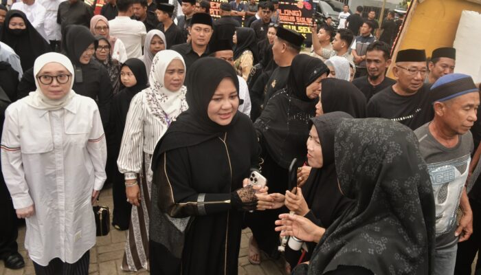 Ribuan Pelayat Iringi Pemakaman Ibunda Wagub Sulsel