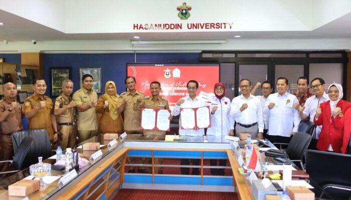 20 Ribu Seragam Sekolah Gratis Dinikmati Pelajar, Kini Bupati AAS Boyong Unhas Investasi ke Bone