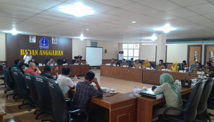 Legislator Bersitegang di Rapat Banggar DPRD Bone, Mic dan Cangkir Pecah