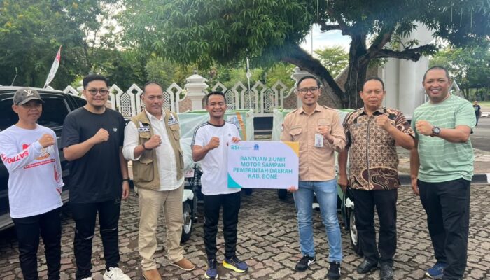 BSI Kembali Serahkan 2 Motor Sampah ke Bupati Bone