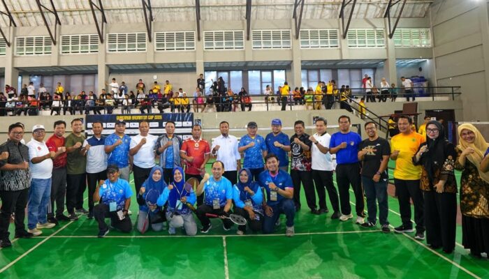 Semarak Hari Jadi Sulsel ke-356, Gubernur Sulsel Andi Sudirman Buka Badminton Cup 2025