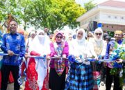 Gubernur Sulsel Didampingi Ketua TP PKK Sulsel Lepas Ribuan Peserta Jambore PKK 2025