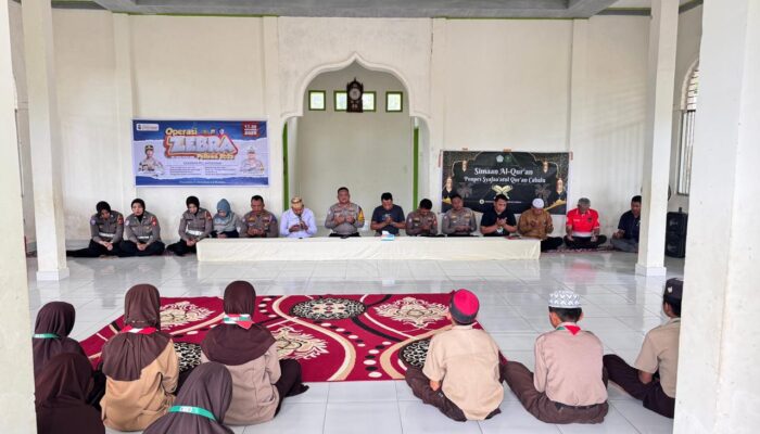 Satlantas Bone Sambangi Ponpes, Ajak Santri Doakan Keselamatan Berlalu Lintas