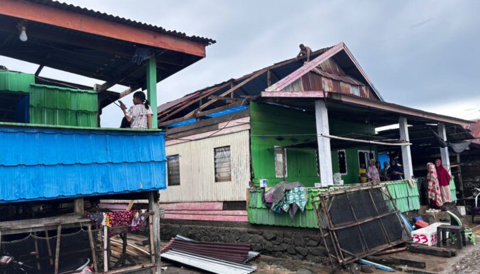 Angin Puting Beliung Terjang Kajuara Bone, 20-an Rumah Warga Rusak di Tiga Desa