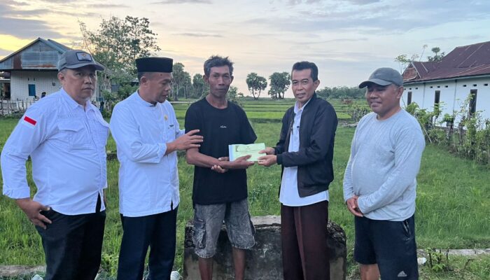 BAZNAS Bone Salurkan Bantuan untuk Korban Angin Puting Beliung di Desa Mallari
