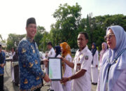 Pemkab Pangkep Peringati HKN ke-61, Serahkan Penghargaan ke 27 Nakes Teladan