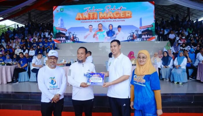 Ribuan Warga Pangkep Ikuti Gerakan Anti Mager Bersama Gubernur Sulsel dan Bupati Pangkep