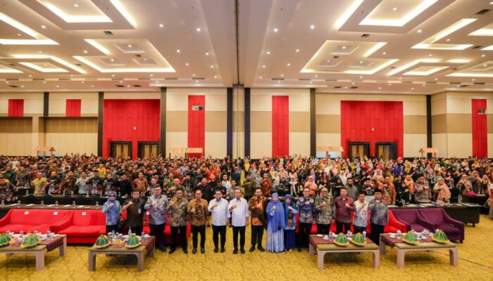 Puncak HGN 2025, Gubernur Sulsel Komitmen Tingkatkan Mutu Pendidikan