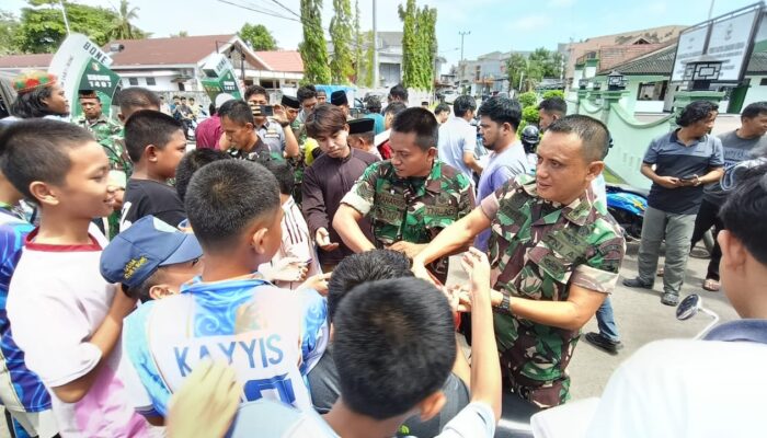 Jum’at Berkah, Kodim 1407 Bone Berbagi Makanan Kepada Sesama