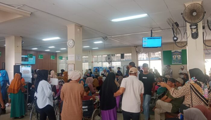 Antrean Panjang Pasien di RSUD Tenriawaru Bone Dikeluhkan, Warga Minta Evaluasi Pelayanan