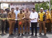 Nostalgia, Gubernur Sulsel Bersama Bupati Bone Resmikan Aspal Ruas Jalan di Kota Watampone