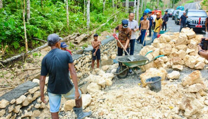 Bupati Bone Tinjau Langsung Progres Perbaikan Jalan Lampoko-Wollangi
