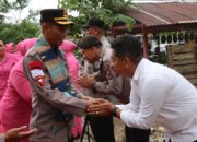 Kapolres Bone Lakukan Kunjungan Kerja ke Polsek Bengo, Serahkan Bansos dan Tekankan Penguatan Kamtibmas