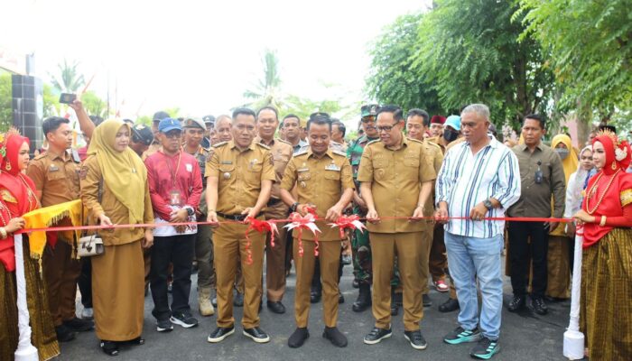 Bupati Bone bersama Wakil Bupati Bone Resmikan Jalan Ibu Kota Kecamatan Kajuara