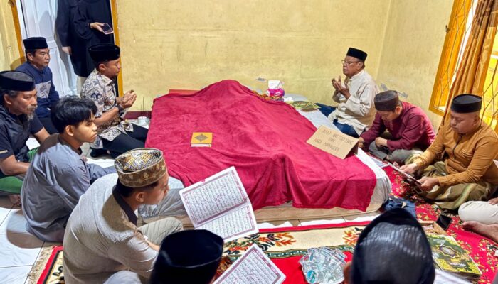 Bupati Bone Melayat ke Rumah Duka Almarhum Kepala Desa Opo Andi Mattoddoang