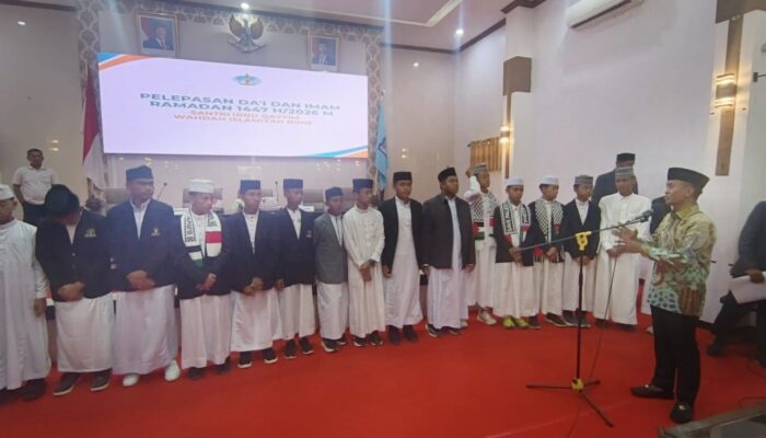 Bupati Bone Lepas Santri Jadi Dai dan Imam Ramadan, Serahkan Rp20 Juta untuk Operasional