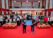 Pemkab Bone Serahkan Donasi Kemanusiaan Rp1,2 Miliar Bantu Korban Bencana Sumatera