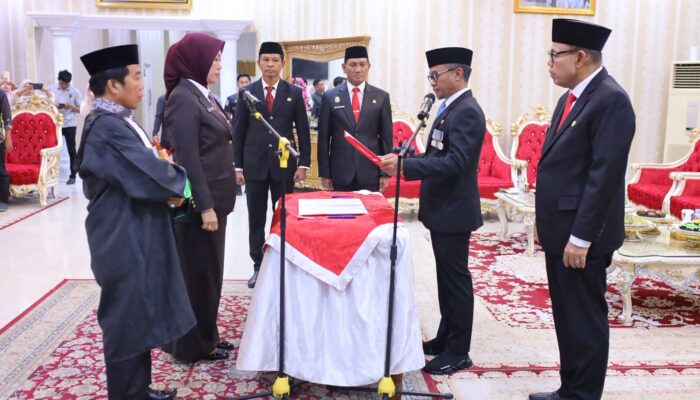 Bupati Andi Asman Lantik Kepala BKAD Andi Tenriawaru sebagai Pj Sekda Bone