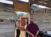 Peduli, Kapolsek Amali Bantu Korban Angin Kencang di Desa Laponrong