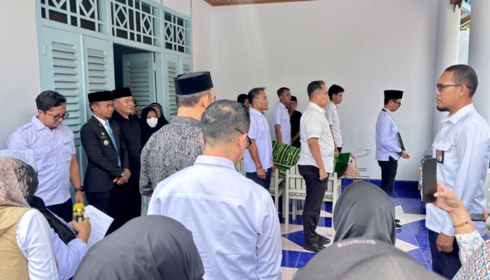 Bupati Bone Melayat ke Rumah Duka, Sampaikan Belasungkawa atas Wafatnya Andi Muhammad Fatra Haruni