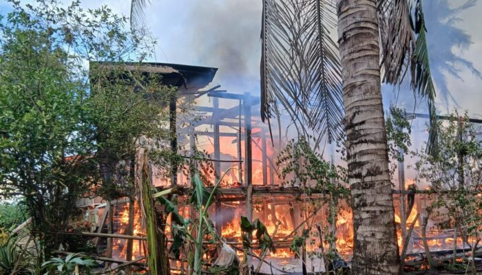 Waspada Kebakaran! Tiga Rumah Panggung di Telle Ajangale Terbakar