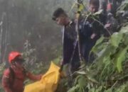 Tim SAR Evakuasi Korban Meninggal Pesawat ATR di Kawasan Ekstrem Bulusaraung Pangkep 