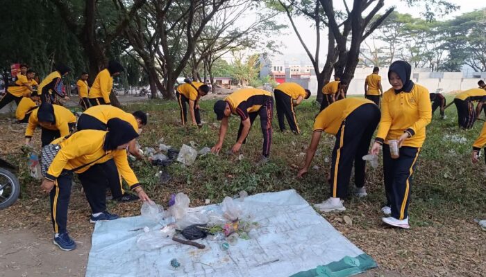 Tindak Lanjut Perintah Presiden RI, Polres Bone bersama Brimob Yon C Pelopor Aksi Bersih Terminal Palakka