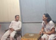 Singgah Saat Keliling Kota Watampone, Bupati Bone Serap Aspirasi Warga dari Teras Rumah