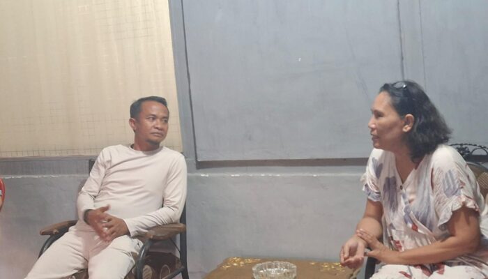 Singgah Saat Keliling Kota Watampone, Bupati Bone Serap Aspirasi Warga dari Teras Rumah
