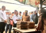 Bupati Bone Sidak Pasar Bajoe, Perintahkan Pemantauan Harga hingga ke Desa