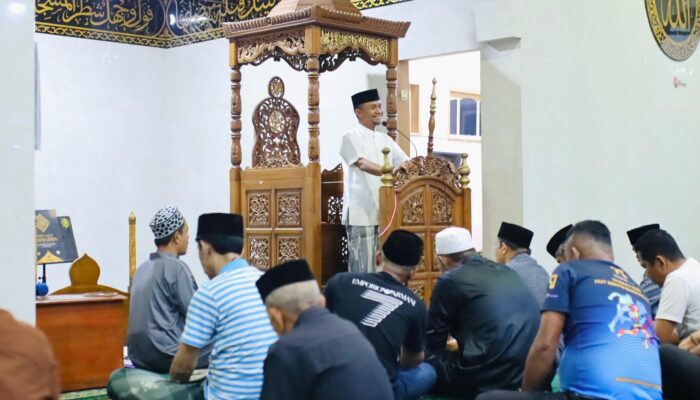 Bupati Bone Salat Subuh Berjamaah di Masjid Andalas, Sampaikan Program Prioritas dan Apresiasi Dukungan Warga