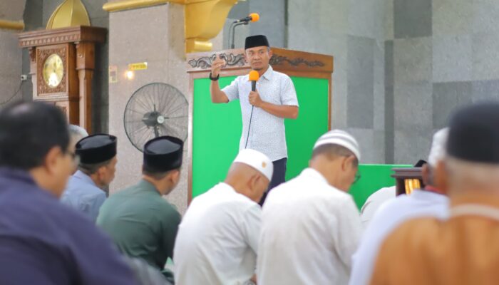 Di Masjid Agung Al-Markaz Al-Ma’arif, Bupati Bone Ajak Masyarakat Doakan Daerah
