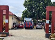 FOTO: SIM Keliling Sambangi Mapolsek Ulaweng, Puluhan Warga Antri