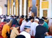 Bupati Bone Salat Jumat di Masjid Nurul Islam Biru Tegaskan Fokus Perbaikan Infrastruktur Jalan