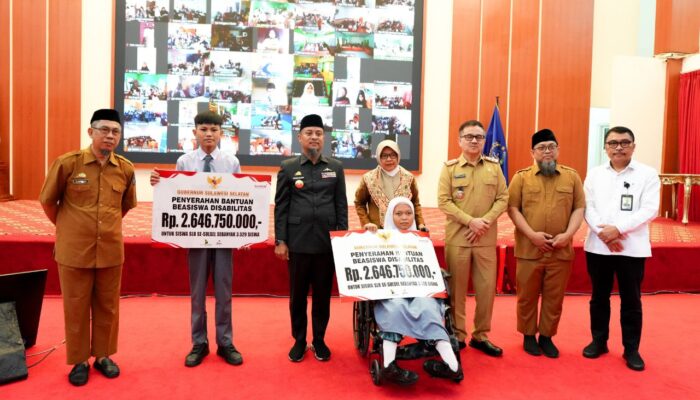 Perkuat Pendidikan Inklusif, Gubernur Sulsel Serahkan Beasiswa Rp5 Miliar untuk 3.400 Siswa SLB
