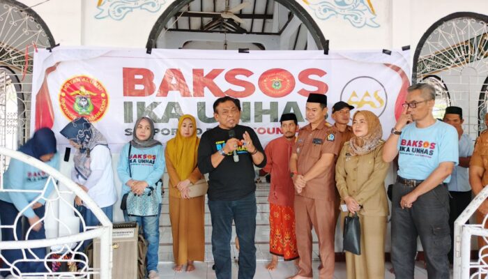 IKA Unhas dan AAS Foundation Salurkan 587 Paket Baksos di Bone