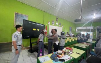 Satlantas, Dokkes, dan Jasa Raharja Edukasi Pelajar SMAN 3 Bone Lewat Program “Police Goes to School”