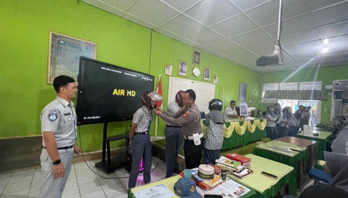 Satlantas, Dokkes, dan Jasa Raharja Edukasi Pelajar SMAN 3 Bone Lewat Program “Police Goes to School”