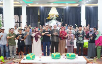 BAZNAS dan Wabup Bone Salurkan 139 Paket Sembako untuk Petugas Kebersihan