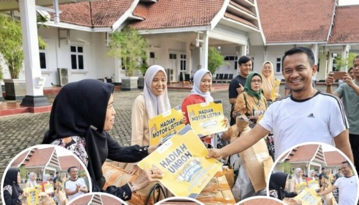 FOTO: Bupati Bone Serahkan Hadiah Sepeda, Motor Listrik hingga Umroh