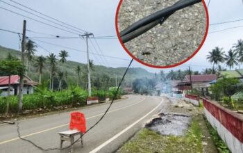 Tersenggol Truk, Kabel Listrik Melintang di Jalan Nasional Koppe-Taccipi