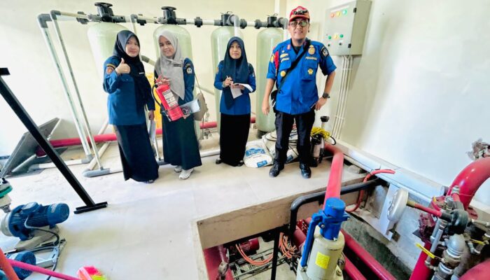 Damkar Bone Inspeksi Sarana Proteksi Kebakaran Kantor BPJS Kesehatan Watampone, Pastikan Berfungsi Secara Baik 