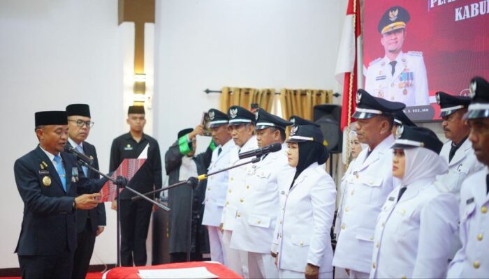 “Takut Sama Tuhan Saja”, Pesan Tegas Bupati Bone saat Lantik 18 Kades PAW