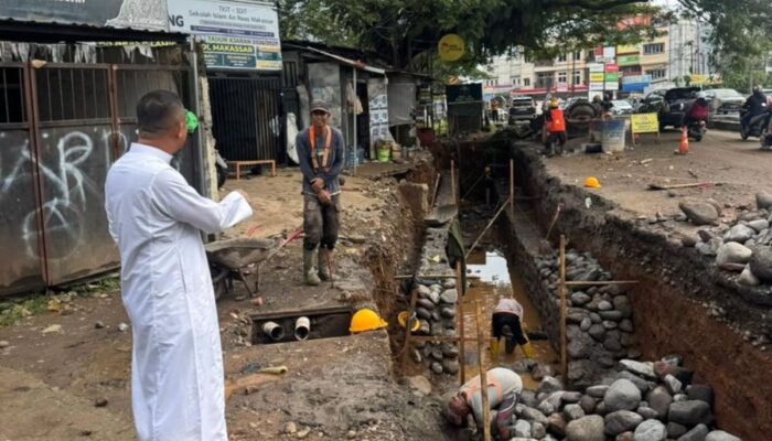 Gubernur Sulsel Tinjau Progres Jalan Hertasning, Drainase Diperbesar Atasi Genangan