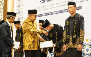 Wabup Bone Hadiri Wisuda Tahfidz Al-Junaidiyah Biru, Tekankan Pentingnya Akhlak dan Spiritualitas