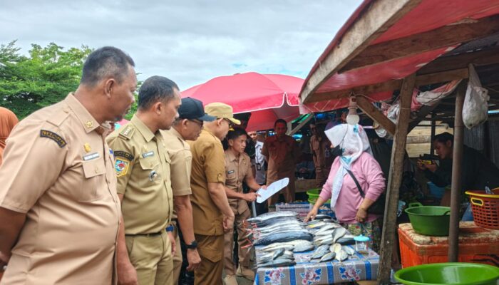 Wabup Bone Pantau Harga Pangan di Dua Pasar, Pastikan Stok Aman Jelang Idul Adha