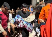 28 Warga Terjebak Air Bah di Gunung Desa Usa Bone Berhasil Dievakuasi Selamat