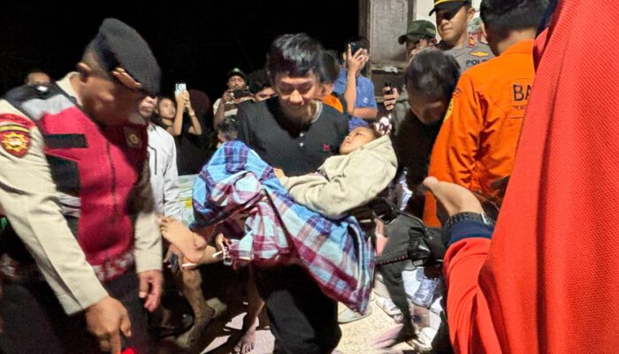 28 Warga Terjebak Air Bah di Gunung Desa Usa Bone Berhasil Dievakuasi Selamat