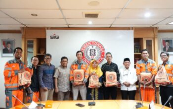 Dirut PT Semen Tonasa Lepas 11 Jemaah Calon Haji Keluarga Besar Perusahaan